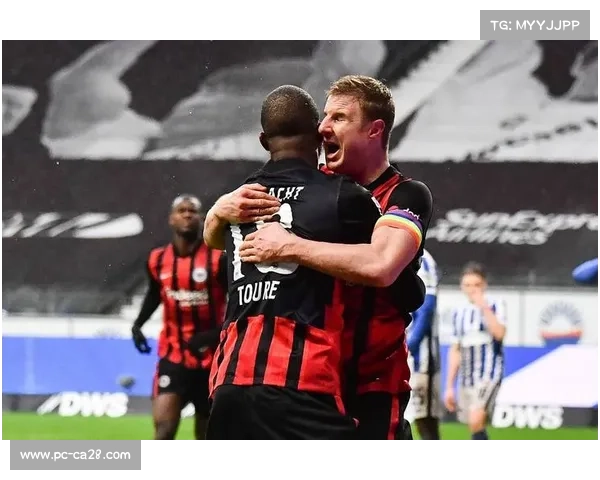 卡拉巴赫3-2法兰克福，主场险胜保留晋级希望